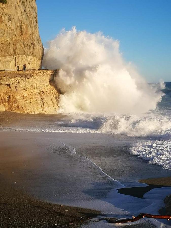 Casa Mariuccia A Due Passi Dal Mare Daire Finale Ligure Dış mekan fotoğraf